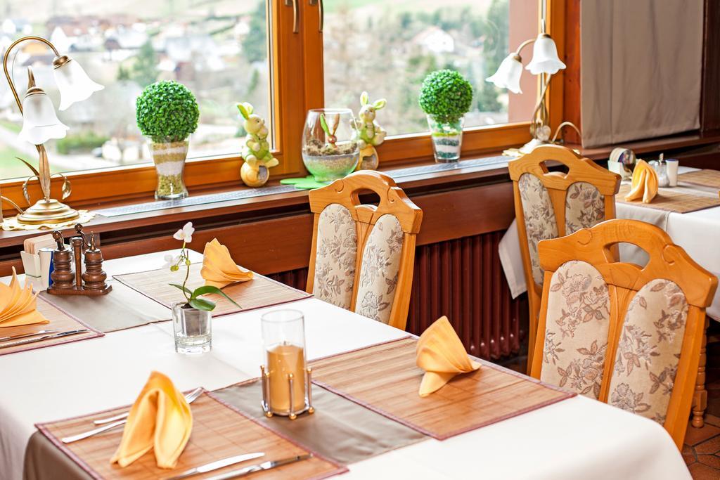 Auerhahn Bed And Breakfast - Black Forest - Waldhotel Eisenbach  Extérieur photo